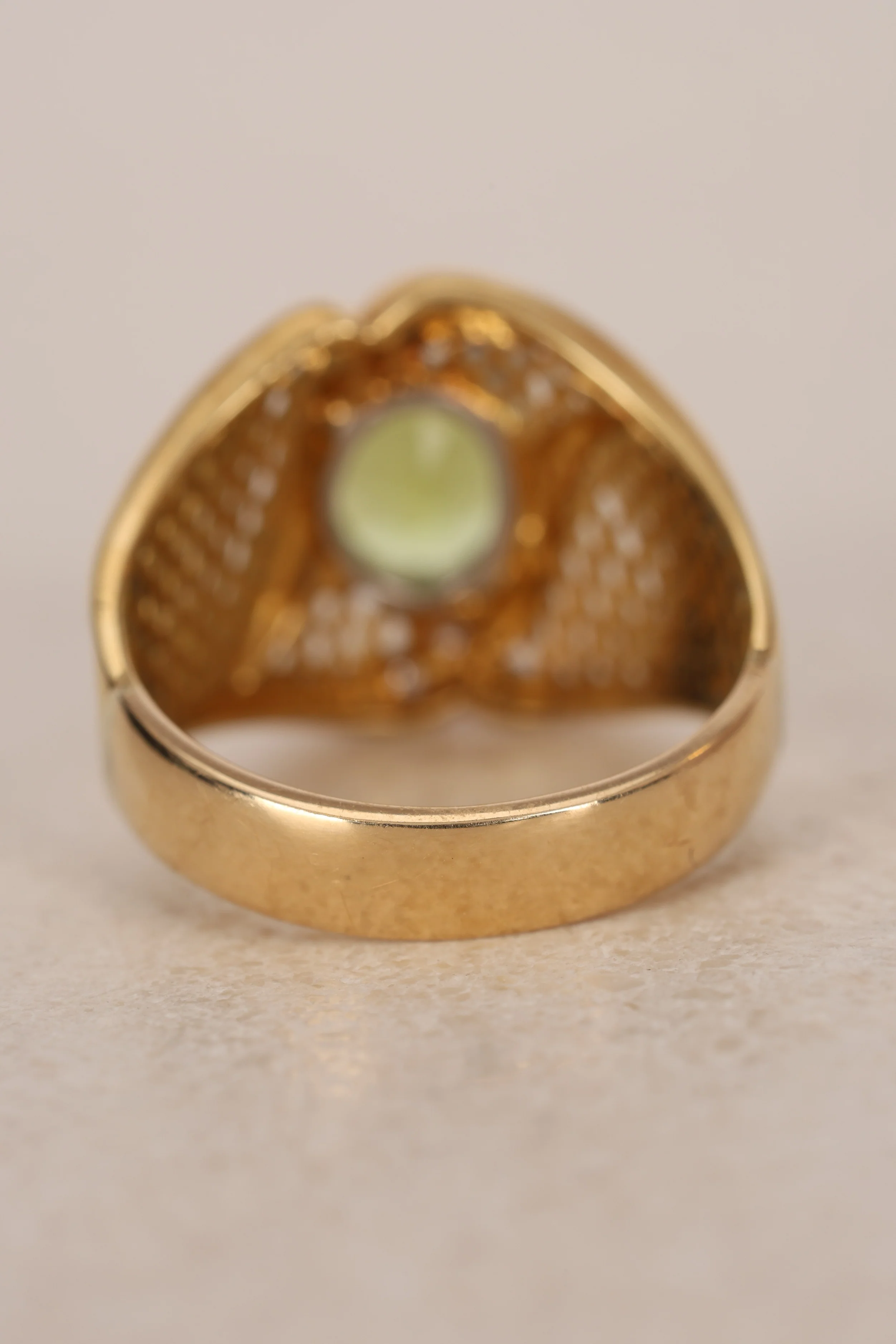 Vintage 1970s-1980s 18K Yellow Gold Peridot and Diamond Mesh Cocktail Ring, Size US 8.5 - Image 4