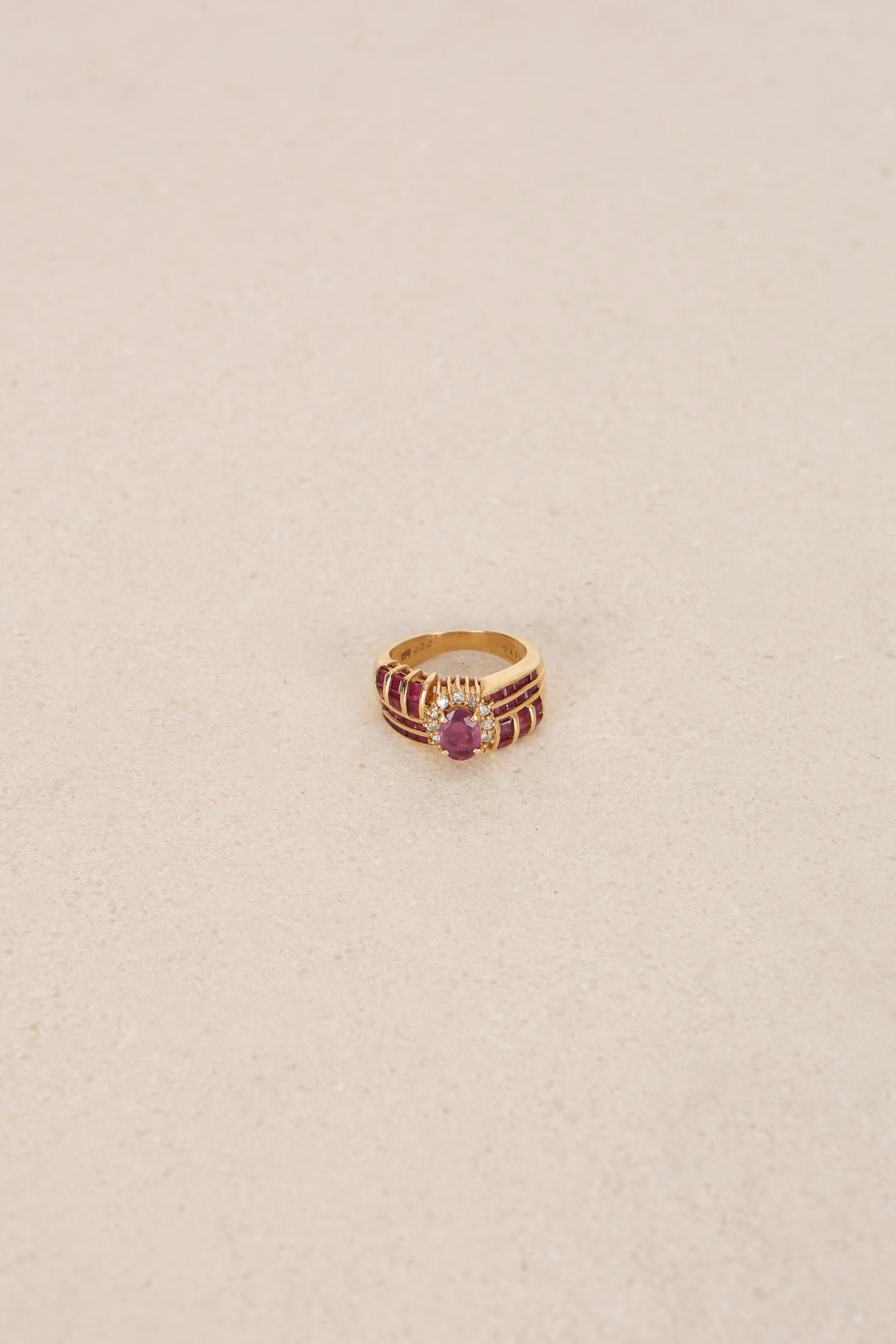Vintage 1980s 18K Yellow Gold Ruby and Diamond Woven Motif Solitaire Ring, Size US 5 - Image 9