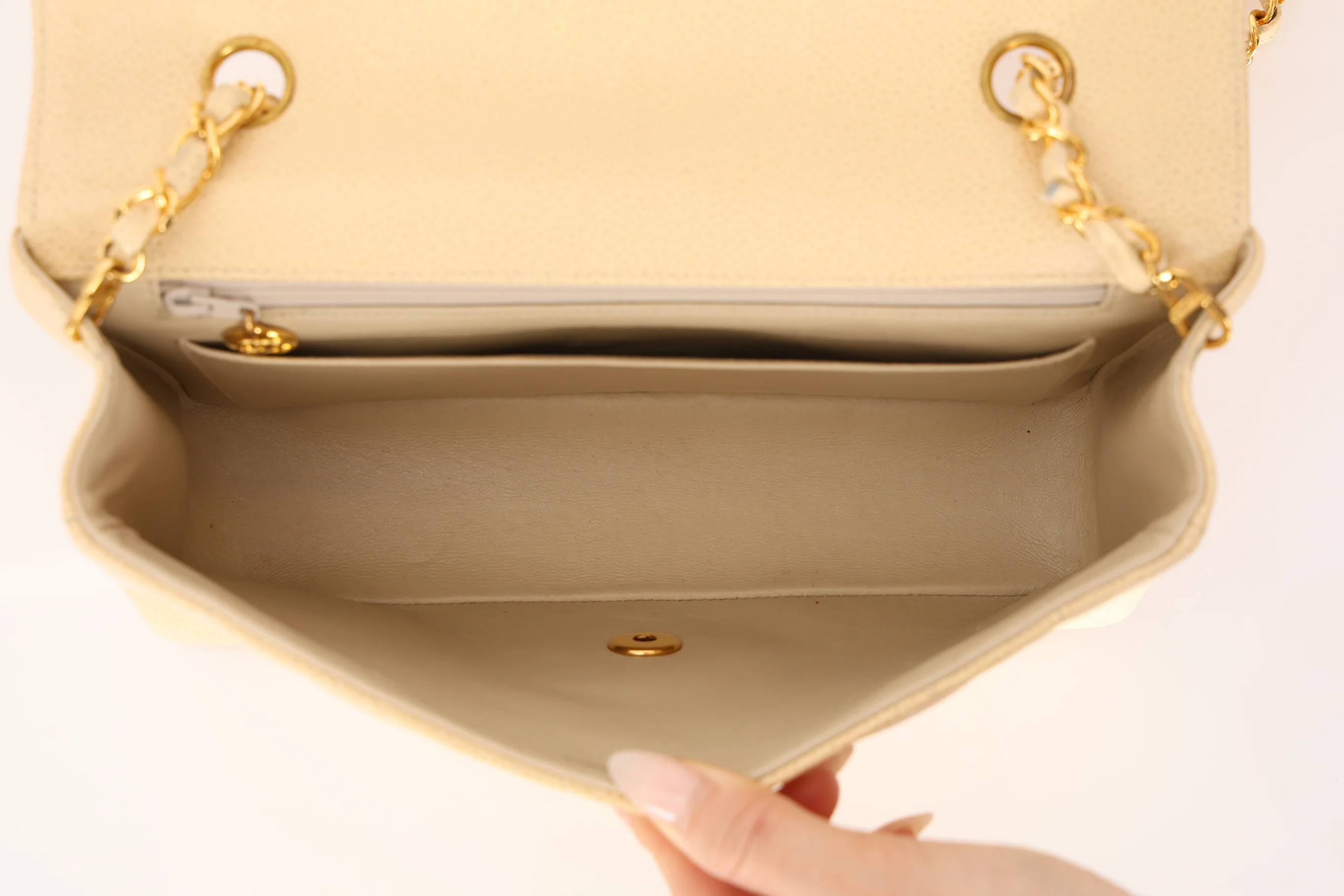 Rare Chanel 1993 Vanilla Caviar Medium Diana Flap 24K GP - Image 5