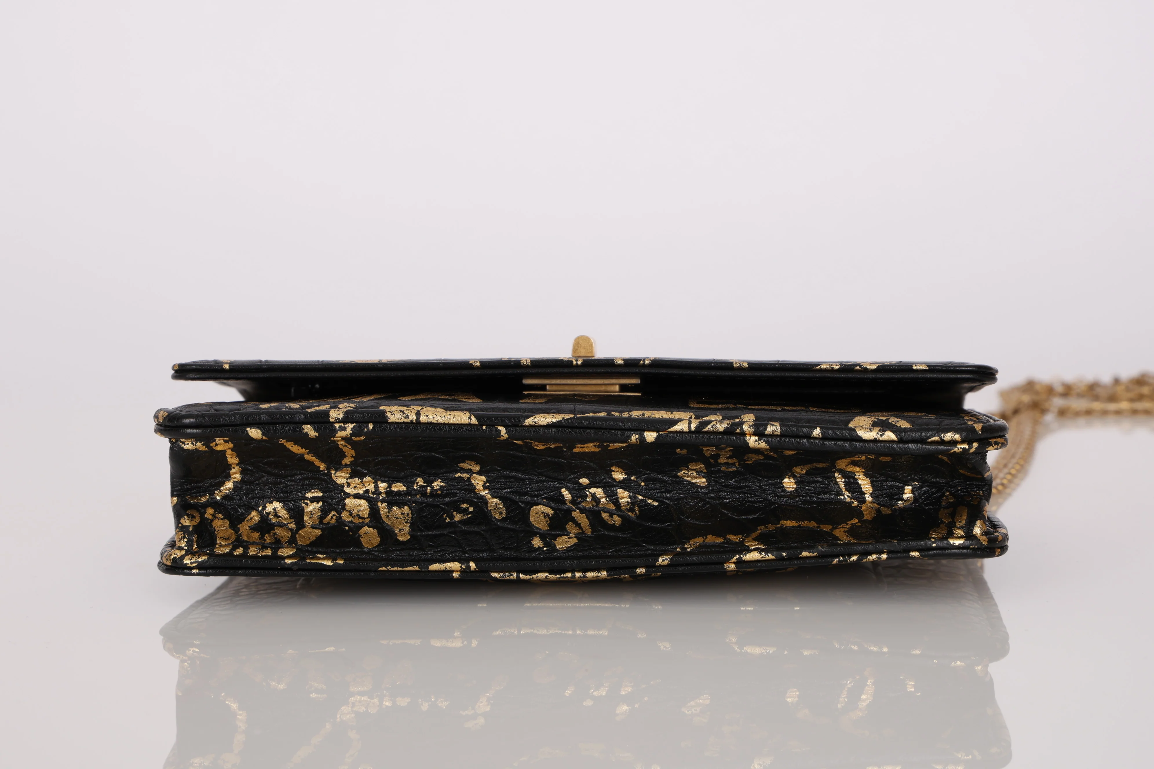 Limited Edition Chanel 2019 Paris-New York Croc Embossed Graffiti Reissue Wallet on Chain - Image 10