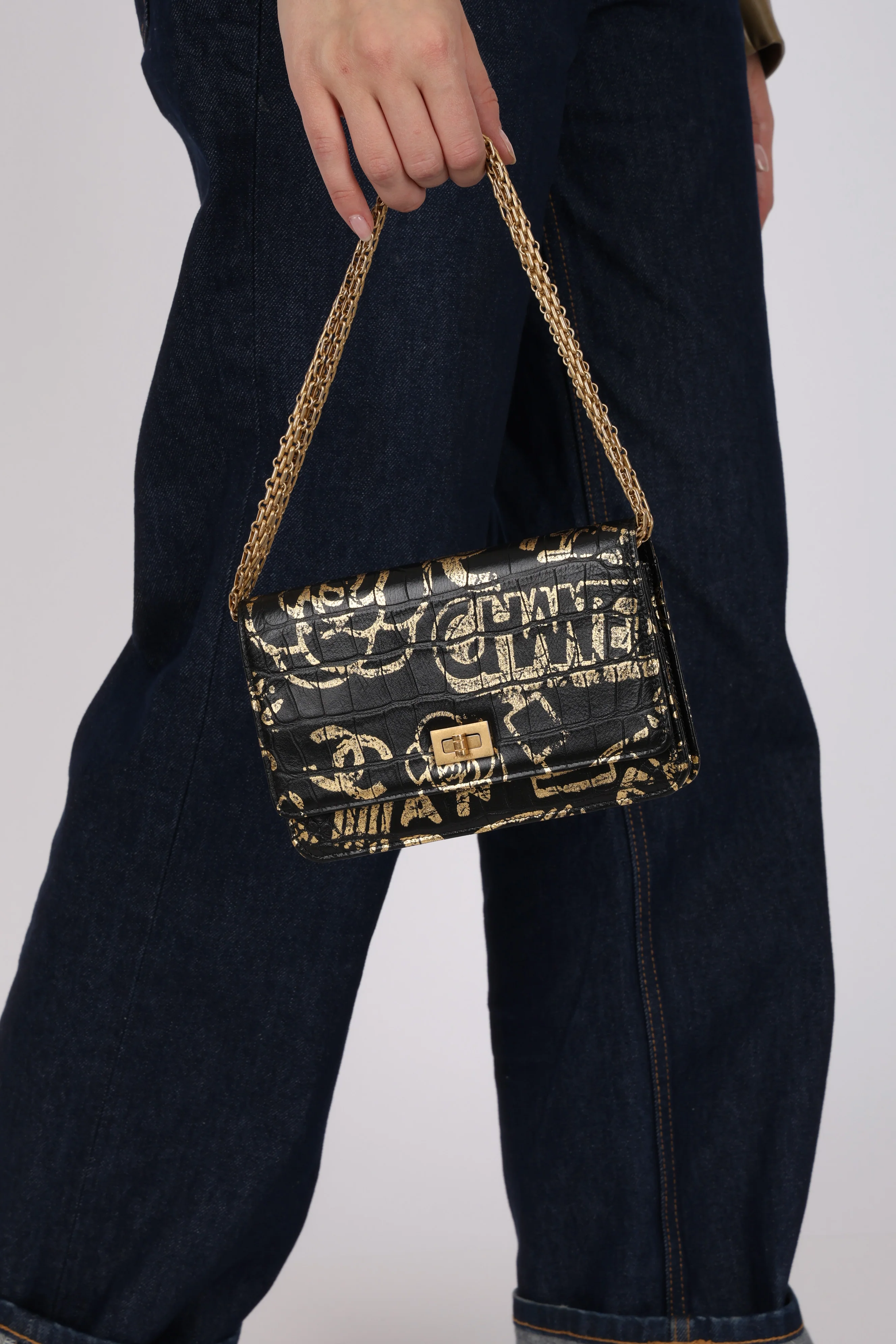 Limited Edition Chanel 2019 Paris-New York Croc Embossed Graffiti Reissue Wallet on Chain - Image 12