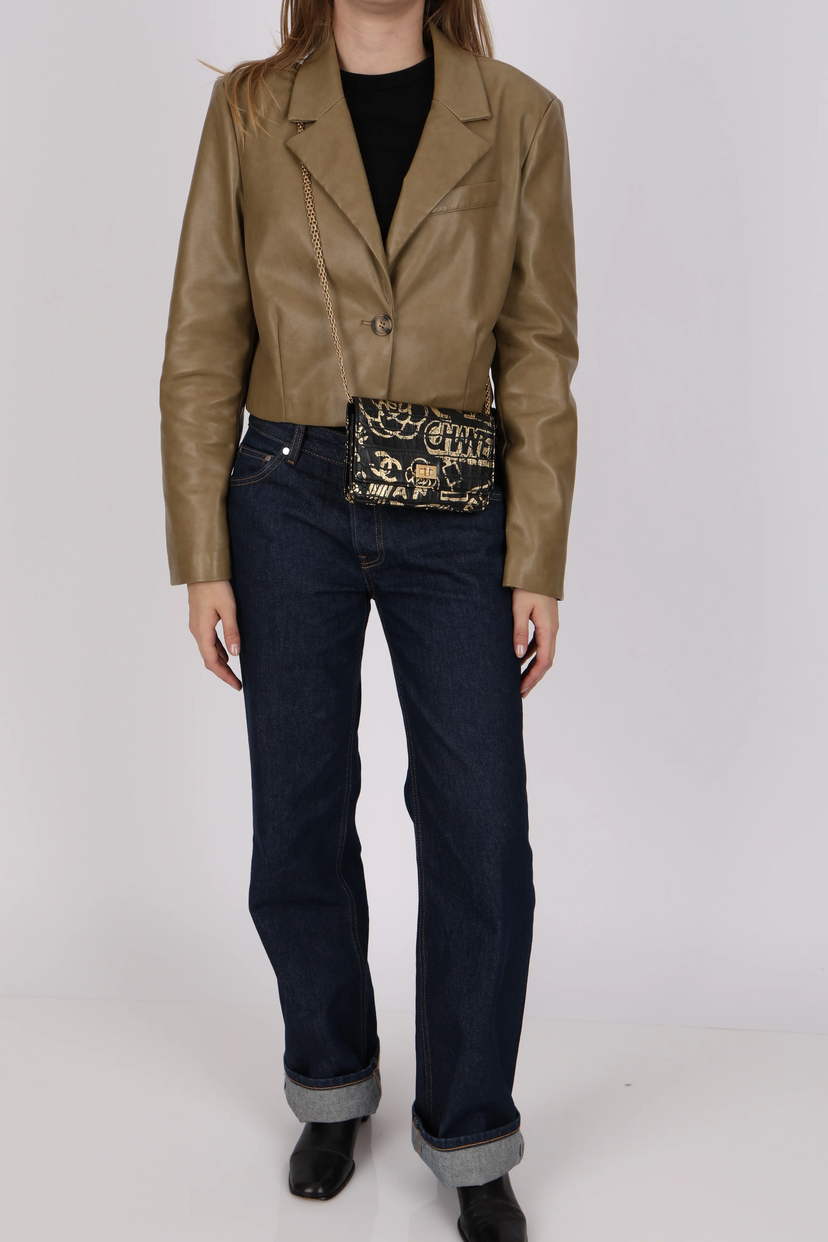 Limited Edition Chanel 2019 Paris-New York Croc Embossed Graffiti Reissue Wallet on Chain - Image 14