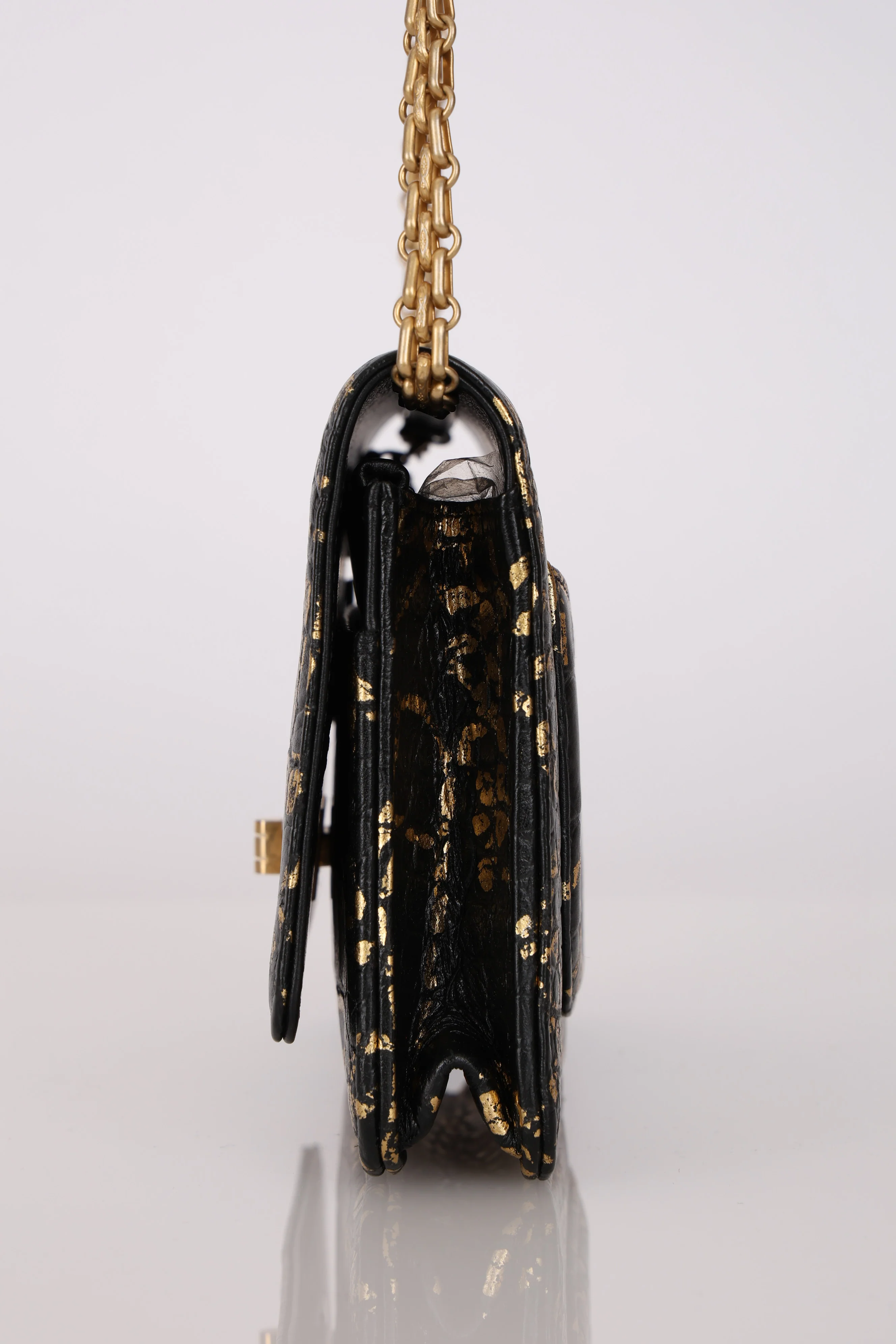 Limited Edition Chanel 2019 Paris-New York Croc Embossed Graffiti Reissue Wallet on Chain - Image 7