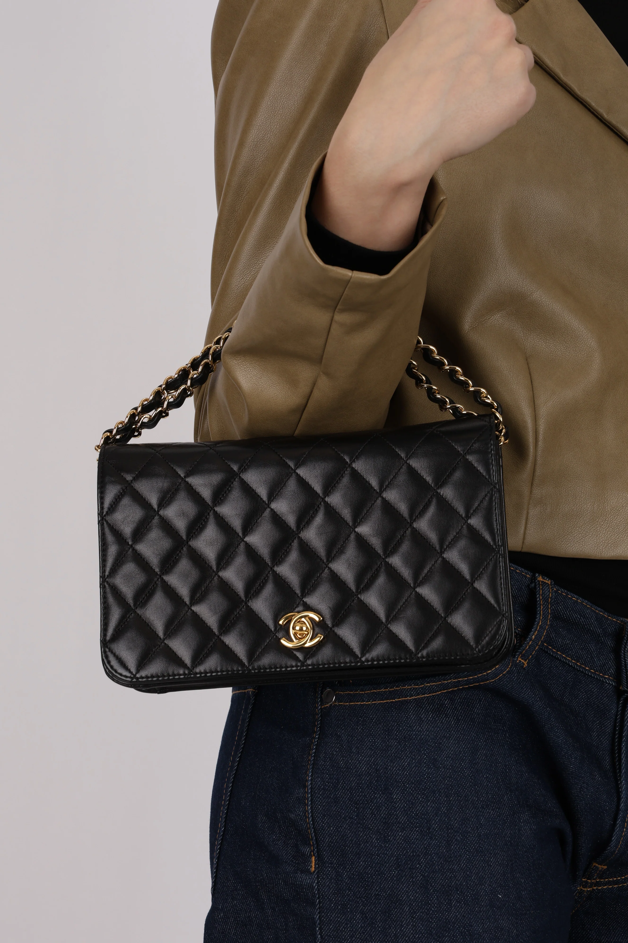 Chanel 2009 Black Lambskin Turnlock Full Flap Bag GHW - Image 16