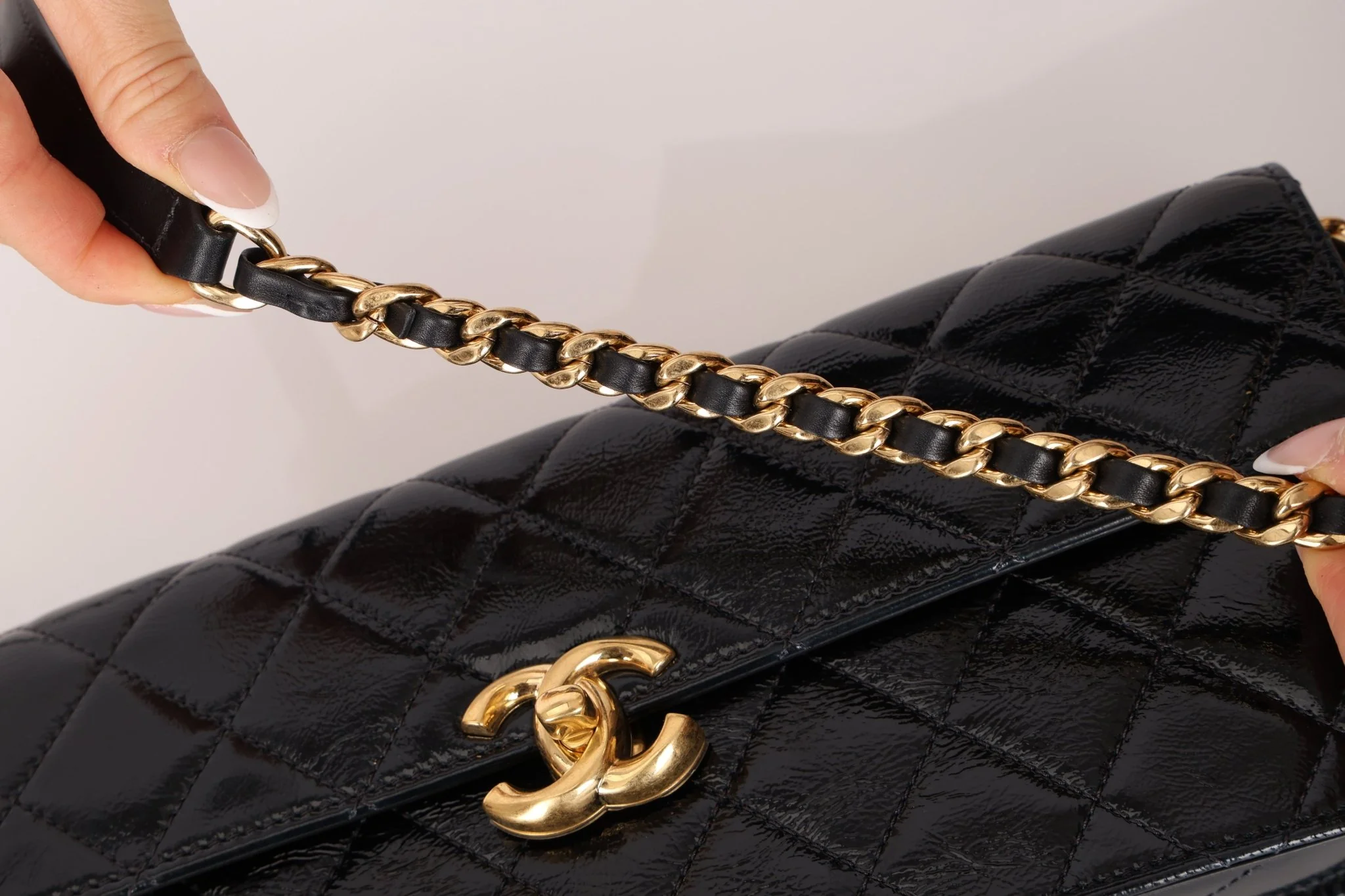 Chanel 2024 Patent Métiers d’art Turnlock Large East West Bag - Image 11