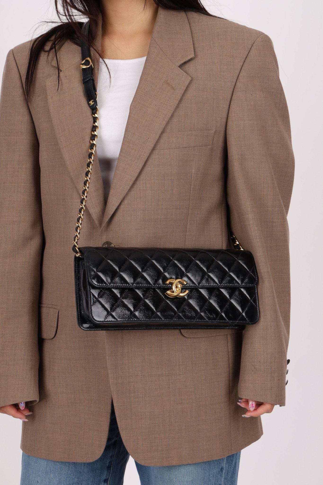 Chanel 2024 Patent Métiers d’art Turnlock Large East West Bag - Image 12