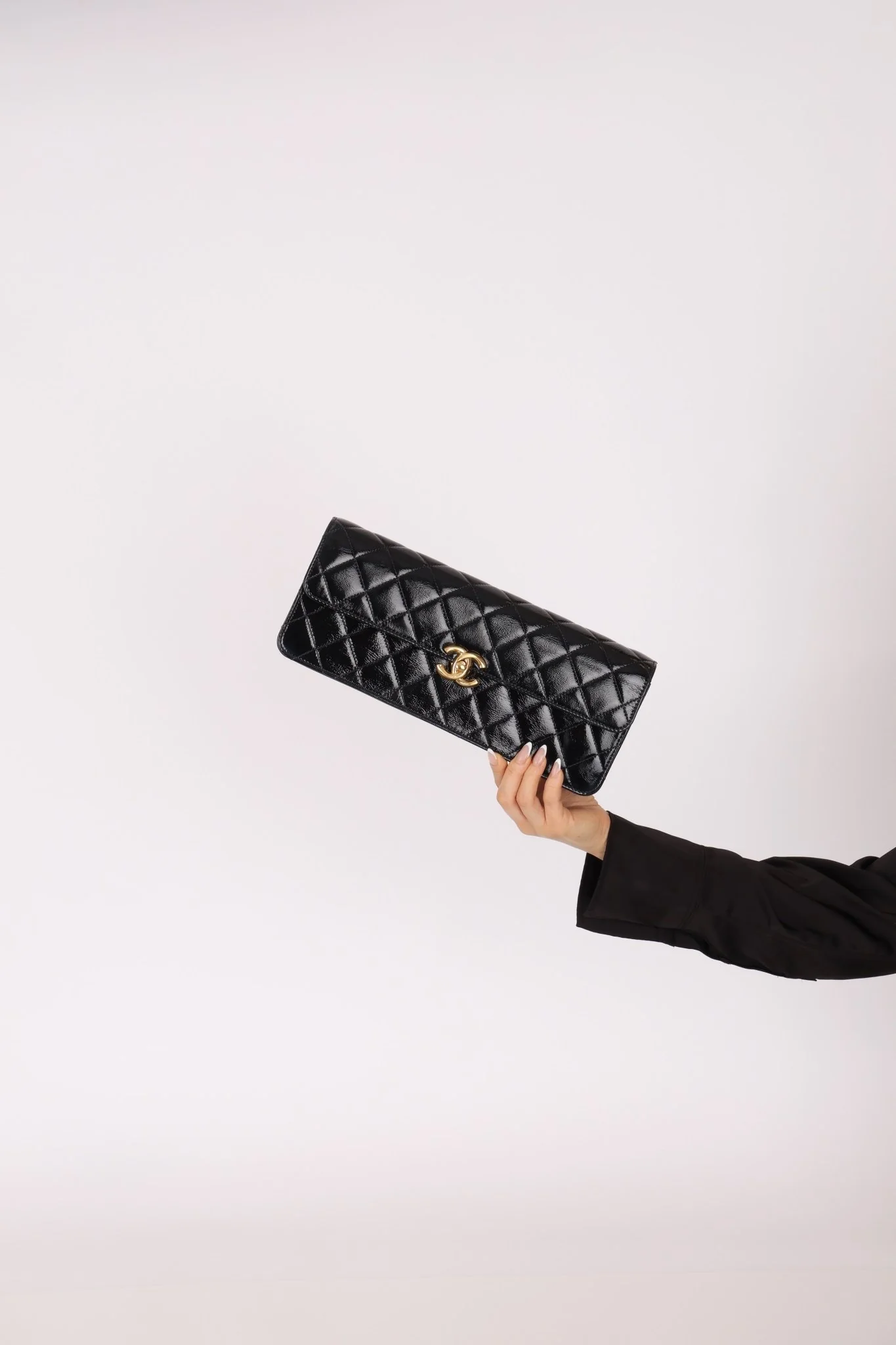 Chanel 2024 Patent Métiers d’art Turnlock Large East West Bag - Image 3