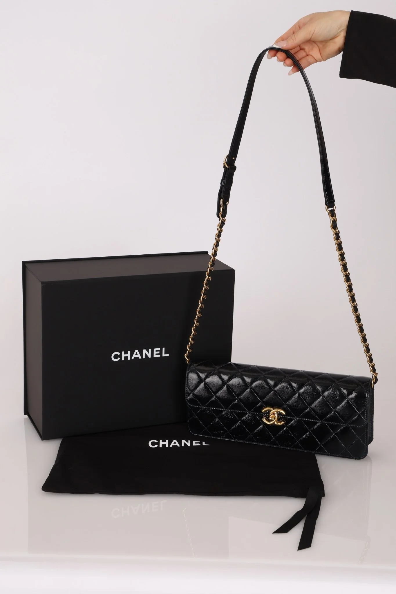 Chanel 2024 Patent Métiers d’art Turnlock Large East West Bag - Image 4