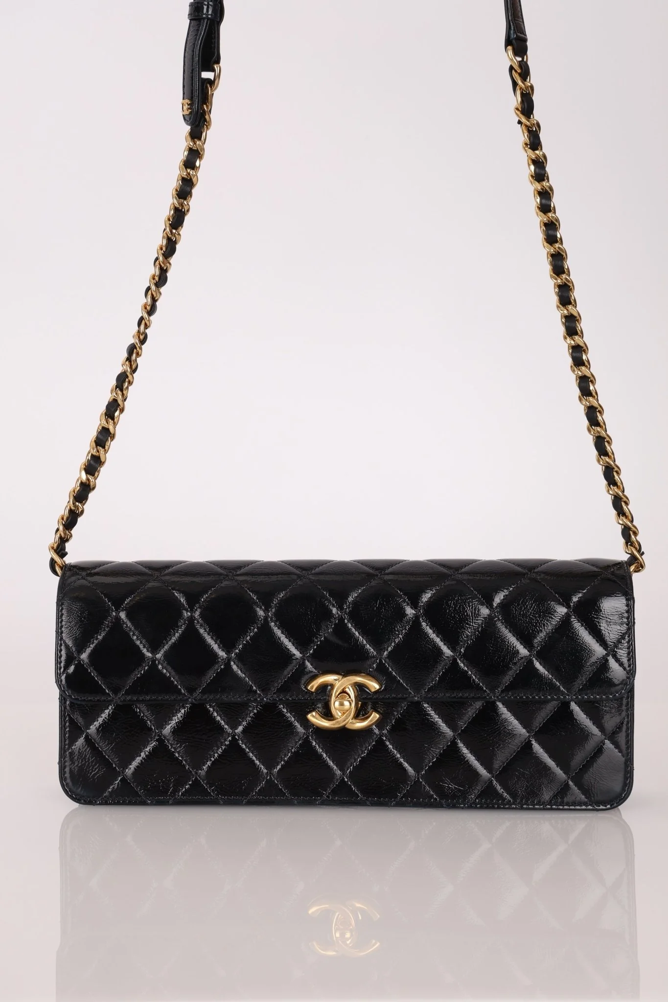 Chanel 2024 Patent Métiers d’art Turnlock Large East West Bag - Image 6