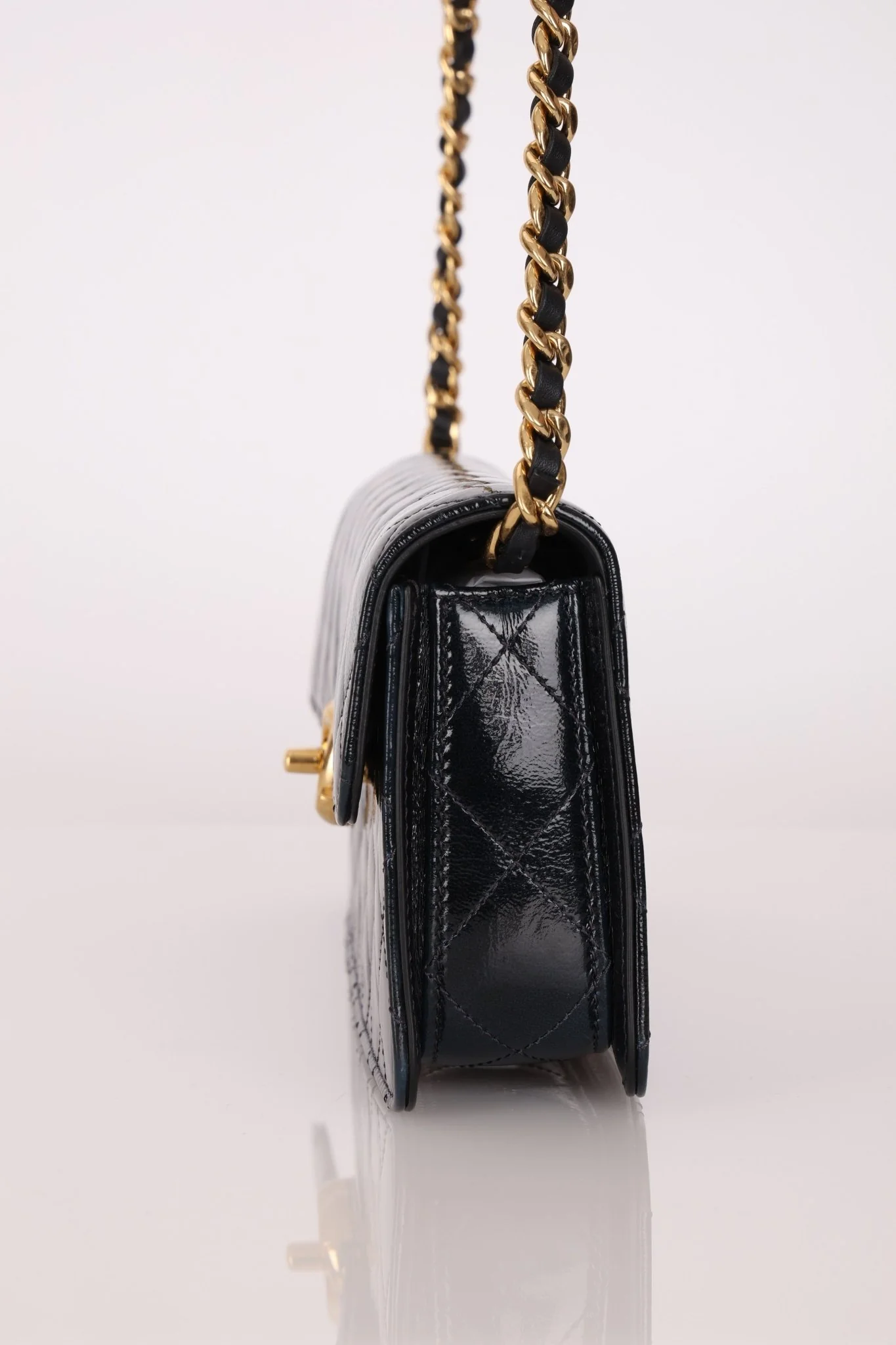 Chanel 2024 Patent Métiers d’art Turnlock Large East West Bag - Image 7