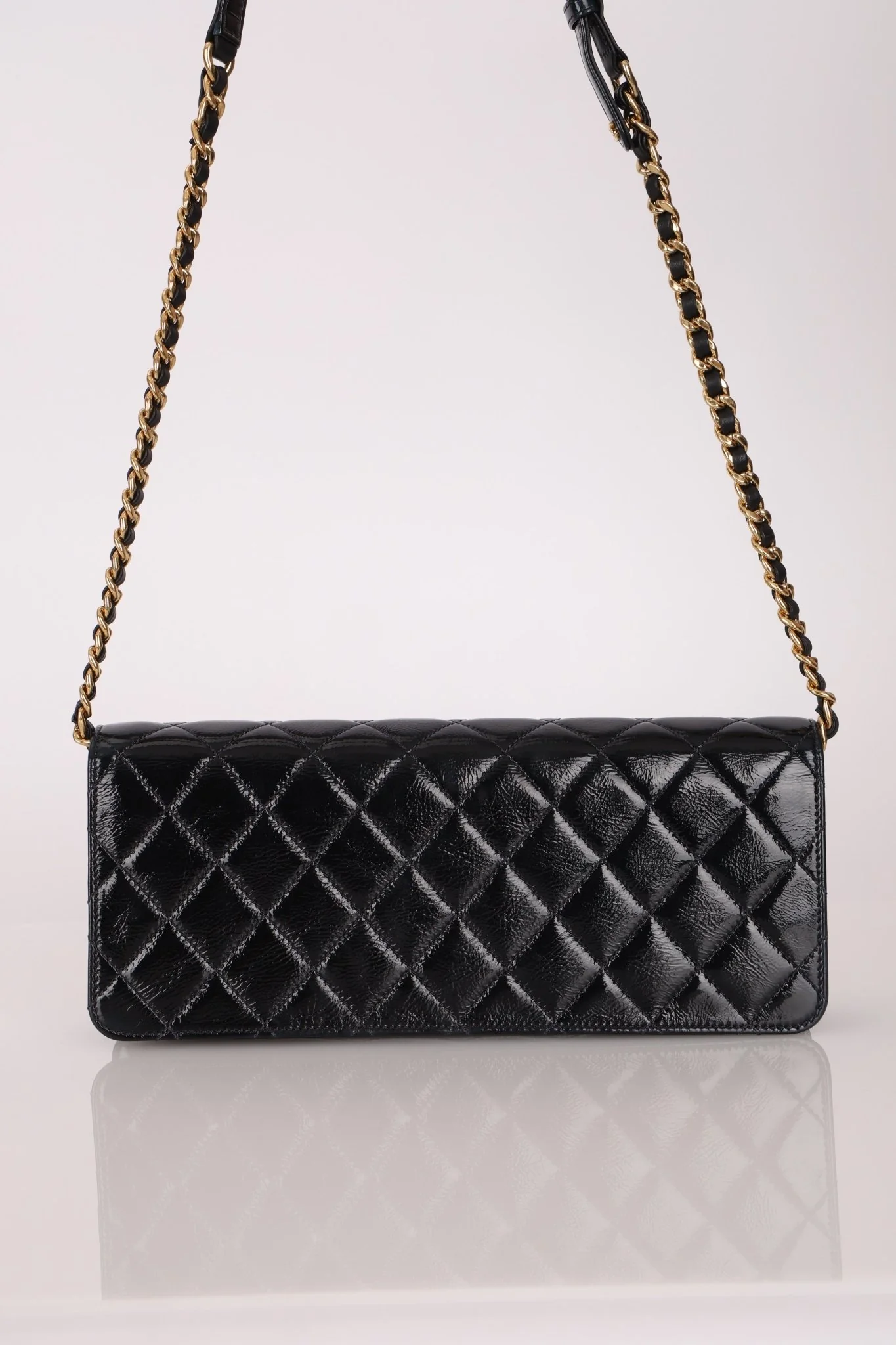 Chanel 2024 Patent Métiers d’art Turnlock Large East West Bag - Image 8