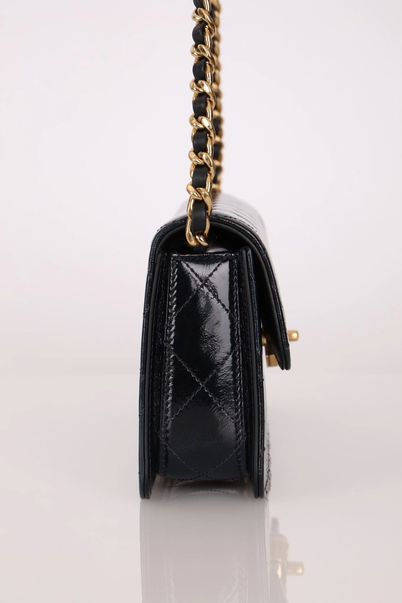 Chanel 2024 Patent Métiers d’art Turnlock Large East West Bag - Image 9