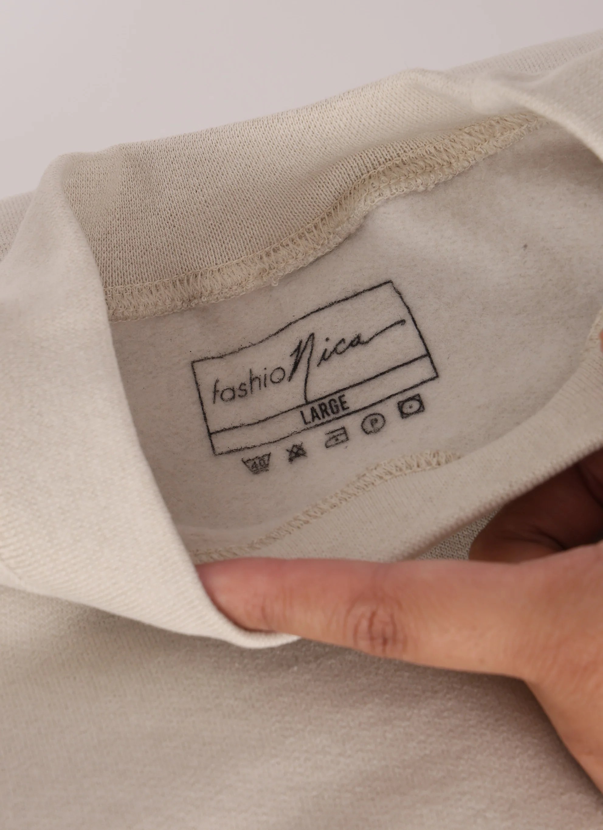 FashioNica Collector's Crewneck - Craie - Image 8